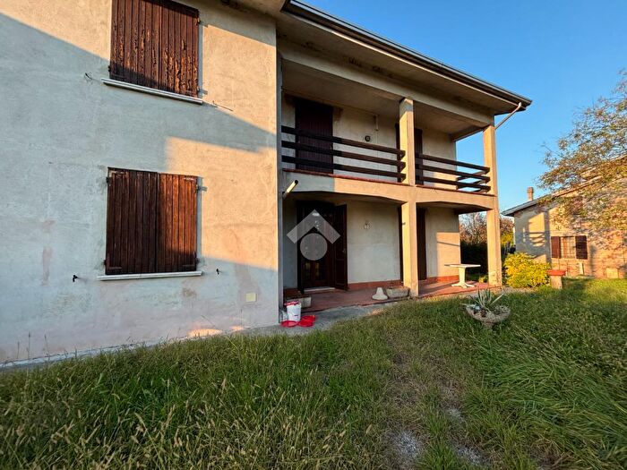 Casa quadrilocale in vendita in Via a Gramsci, Pegognaga