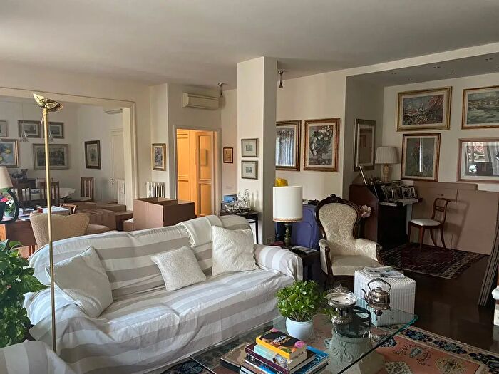 Appartamento con 6 locali in affitto in Via Pier Capponi, Firenze