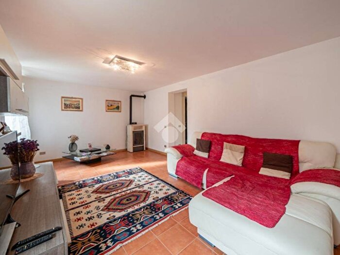 Casa con 6 locali in affitto in Via Tessari, Badia Calavena