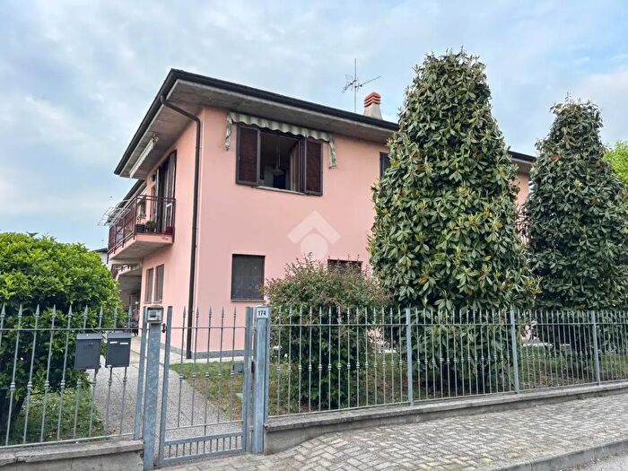 Appartamento trilocale in vendita in Via Alessandrina, Albuzzano