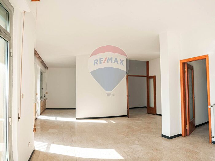 Appartamento con 9 locali in vendita in Chiavari