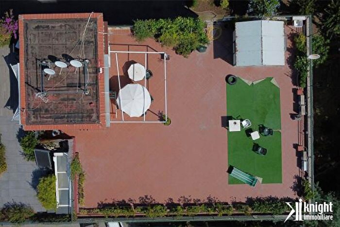 Appartamento con 6 locali in vendita in Via Giovanni Boccaccio, Napoli