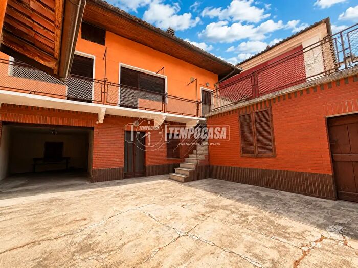 Casa con 7 locali in vendita in Via Cesare Battisti, Candia Canavese