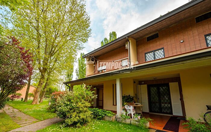 Casa con 5 locali in vendita in Via Manzotti, Correggio