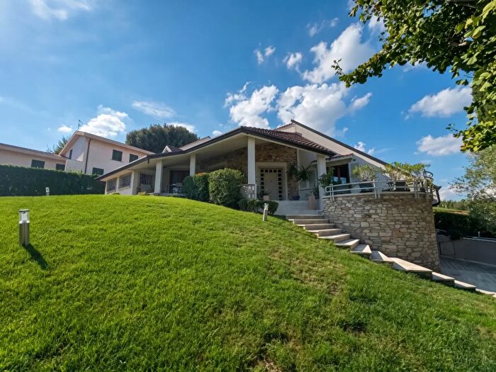 Casa con 6 locali in vendita in Via Porto di Burello, Fucecchio