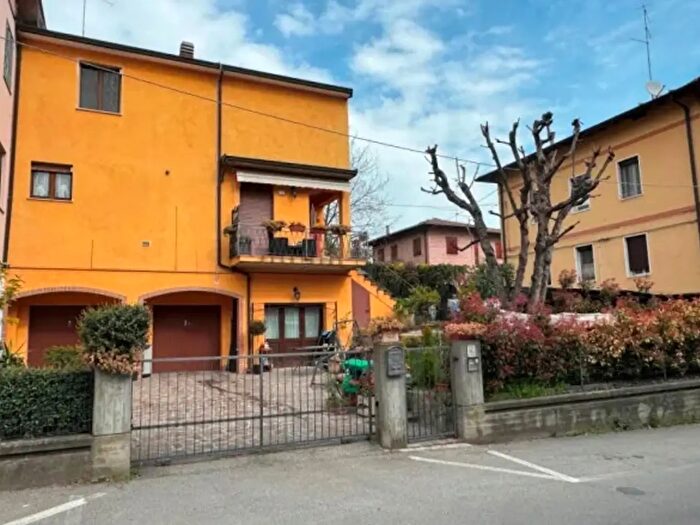Casa con 6 locali in vendita in Via Sinistra Guerro a, Castelvetro Di Modena