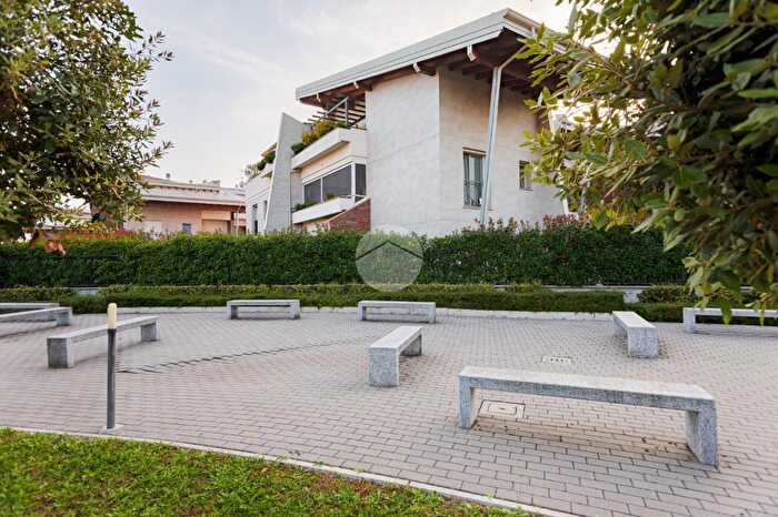 Appartamento trilocale in vendita in Via Alessandro Manzoni, Bollate