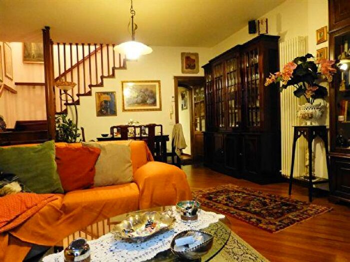 Casa con 5 locali in vendita in Viareggio