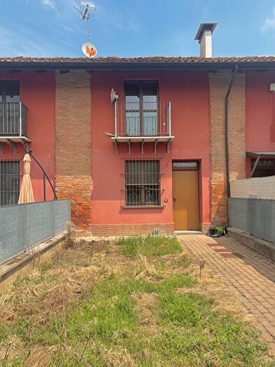 Casa quadrilocale in vendita in Strada della Rovinaglia, Piacenza