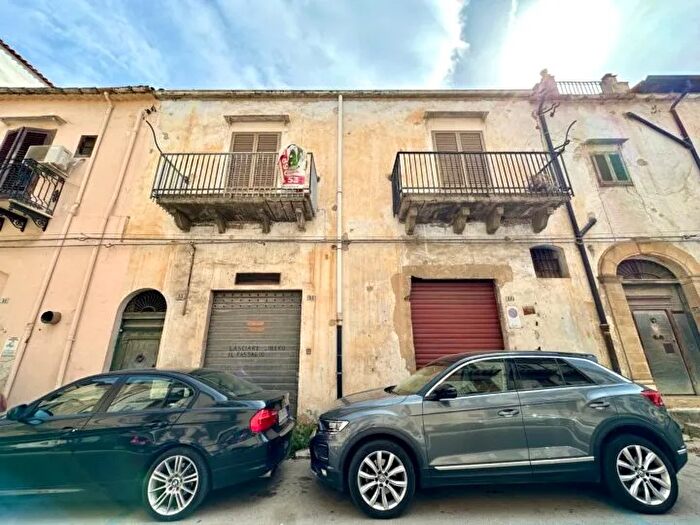 Casa con 6 locali in vendita in Partinico Via Principe Umberto, Partinico