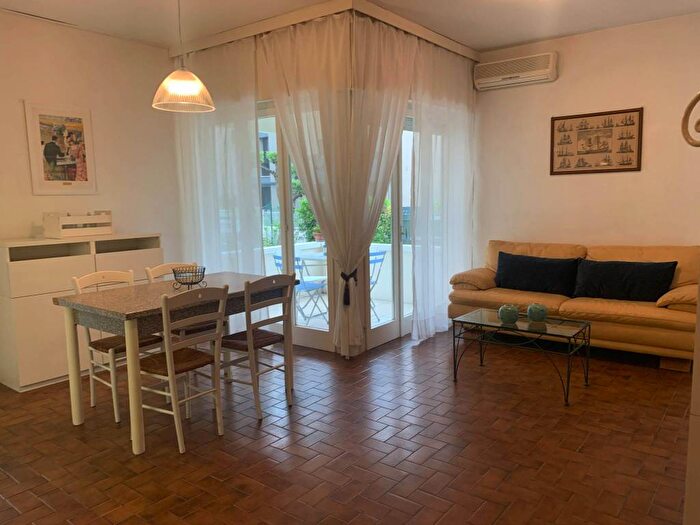 Appartamento trilocale in affitto in Viale Luigi Settembrini, Paese, Riccione