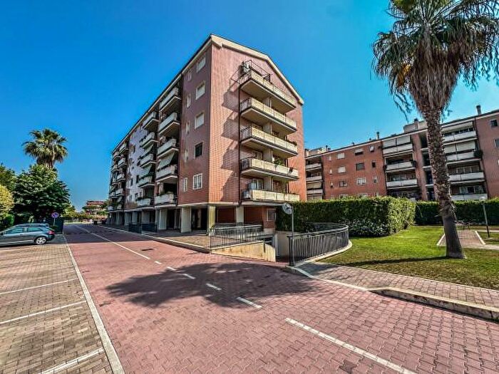 Appartamento con 5 locali in vendita in Via Padre Perilli, Roma