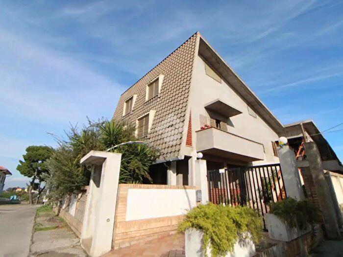 Casa quadrilocale in vendita in Via della Liberazione, Torrevecchia Teatina