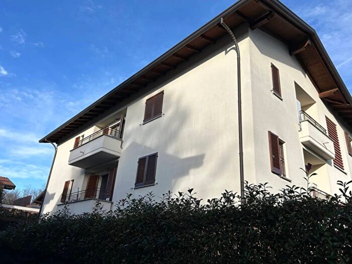 Appartamento trilocale in vendita in Via Papa Giovanni Paolo II, Lomazzo