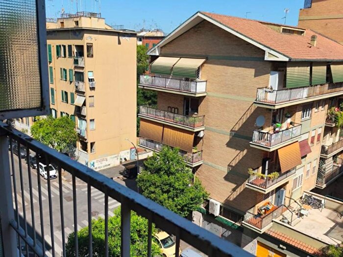 Appartamento bilocale in affitto in Viale della Serenissima, Villa Gordiani, Roma