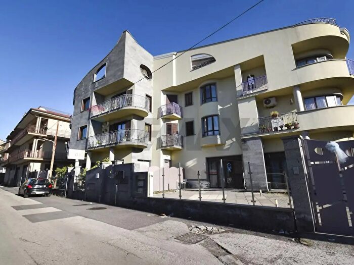 Appartamento trilocale in vendita in Via Savona, Biancavilla
