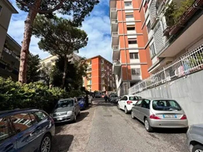 Appartamento quadrilocale in vendita in Napoli