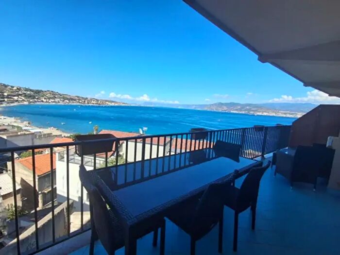 Appartamento quadrilocale in vendita in Via Consolare Pompea, Messina