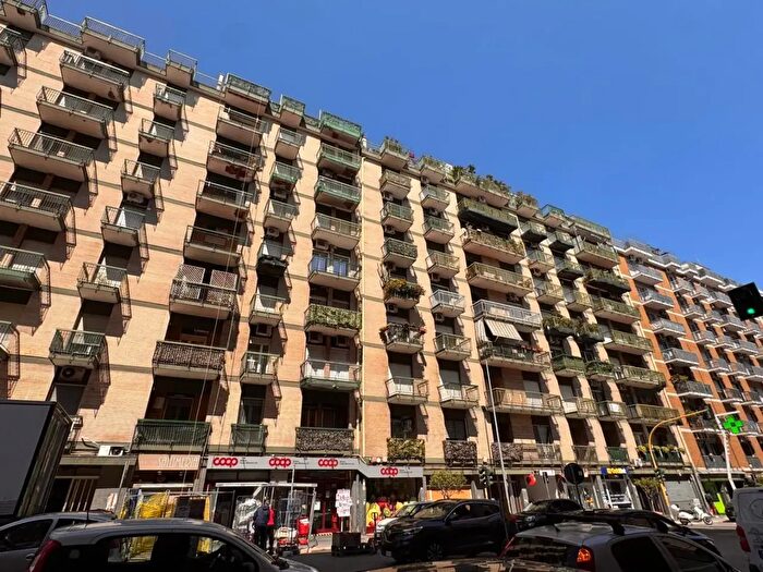 Appartamento trilocale in vendita in Via Brigata Bari, Bari