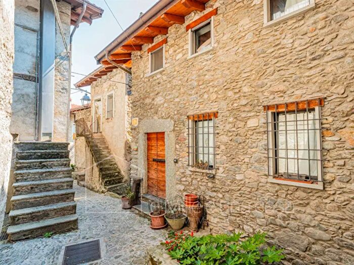Appartamento trilocale in vendita in Via per Vico, Vercana