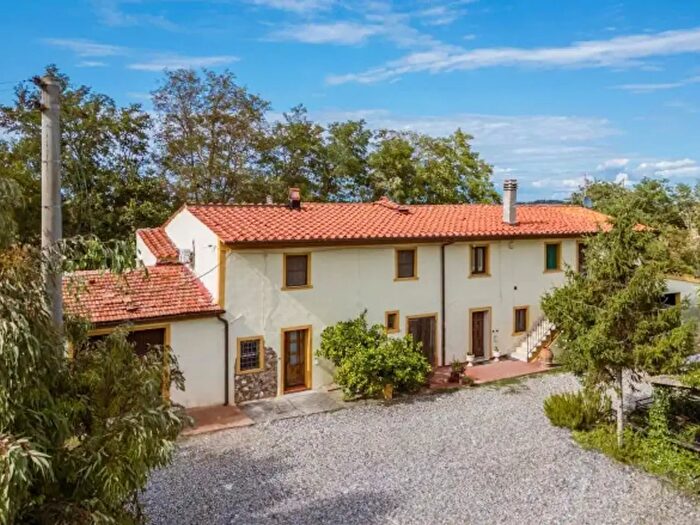 Casa con 6 locali in vendita in Via Molino a Vento, Rosignano Marittimo