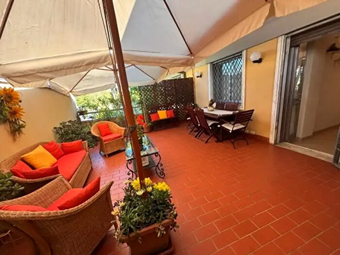 Appartamento trilocale in vendita in Via Tornaboni, Massa