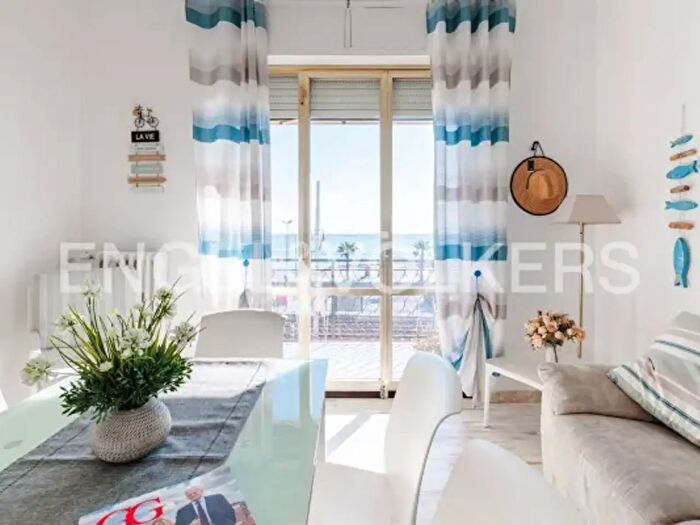 Appartamento trilocale in vendita in Via delle Olivette, Loano