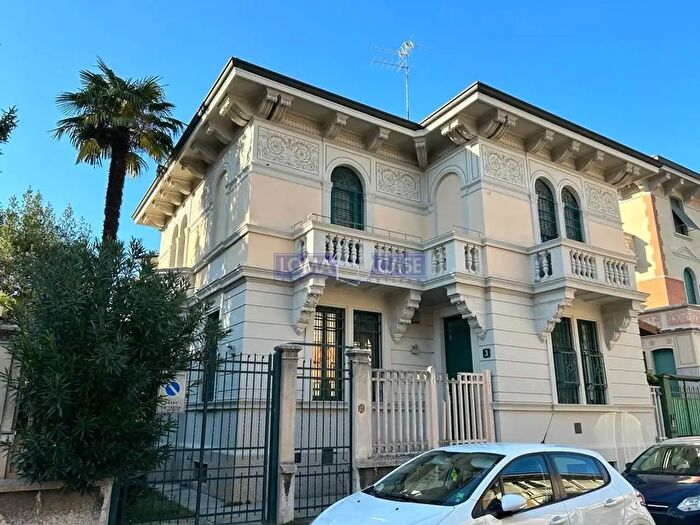 Casa con 5 locali in vendita in Via Salvagnoli, Milano