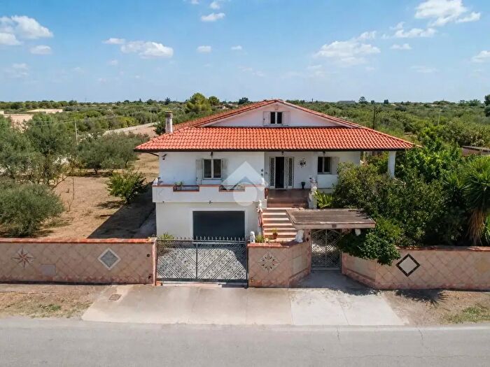 Casa con 6 locali in vendita in Via Villa Tucci, Crecchio