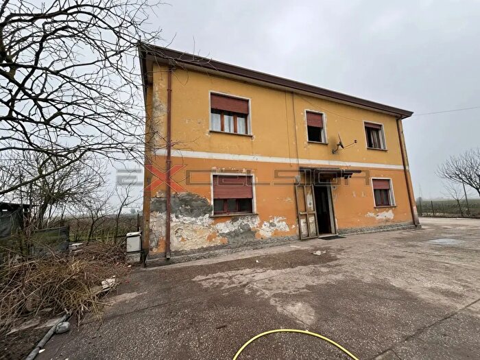 Casa con 5 locali in vendita in Via G Matteotti N Bis Cavarzere Ve, Cavarzere