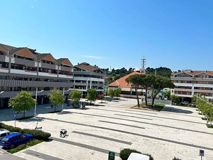 Appartamento trilocale in affitto in VIALE MAIELLA, Centro, Francavilla al Mare