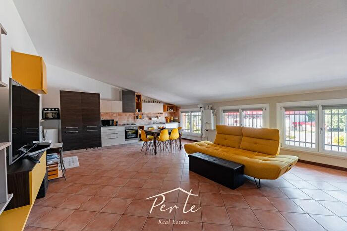 Appartamento trilocale in vendita in Via Ferruccio Parri, Curtatone