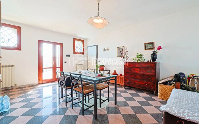 Appartamento con 7 locali in vendita in Bologna