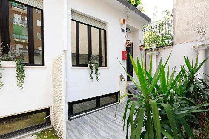 Appartamento con 5 locali in vendita in Via Ascanio Sforza Milano, Milano