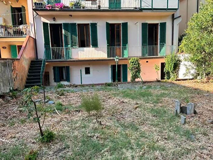 Appartamento con 5 locali in vendita in Via Frà Guittone, Firenze
