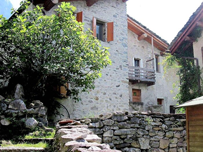 Casa con 5 locali in vendita in Via Malaguardia, Prata Camportaccio