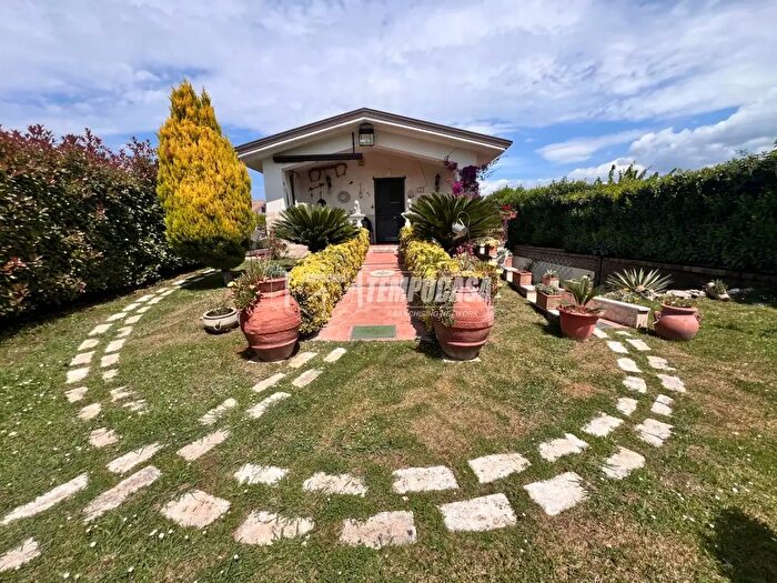 Casa quadrilocale in vendita in Via Scoranello, Capena