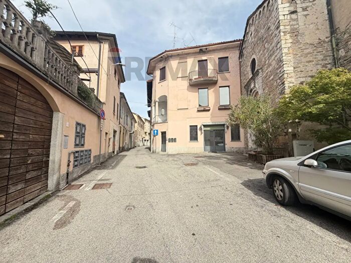 Appartamento bilocale in vendita in Via Sacro Monte, Varese