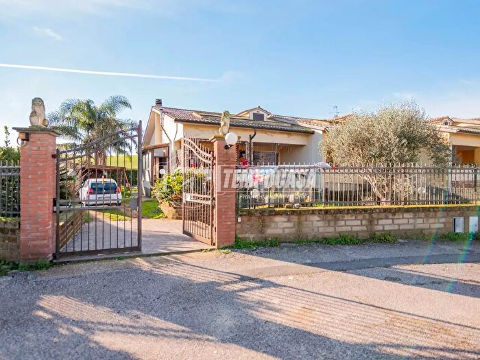 Casa con 5 locali in vendita in Bracciano