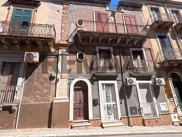 Casa quadrilocale in vendita in Via Cavour, Pachino
