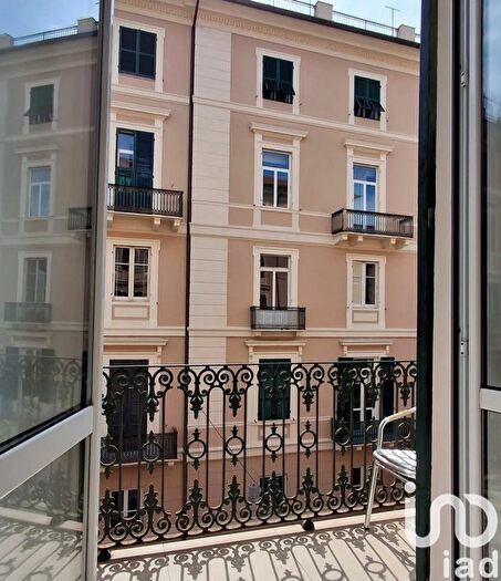 Appartamento con 7 locali in vendita in Via Brusco, Savona