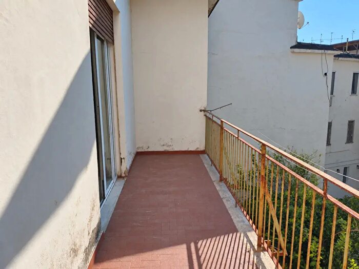 Appartamento con 6 locali in vendita in Via Girolamo Santacroce c, Napoli
