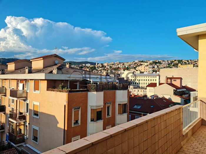 Appartamento trilocale in affitto in Settefontane, Trieste