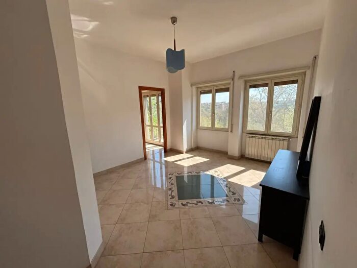 Appartamento trilocale in vendita in Via dei Buonvisi, Roma