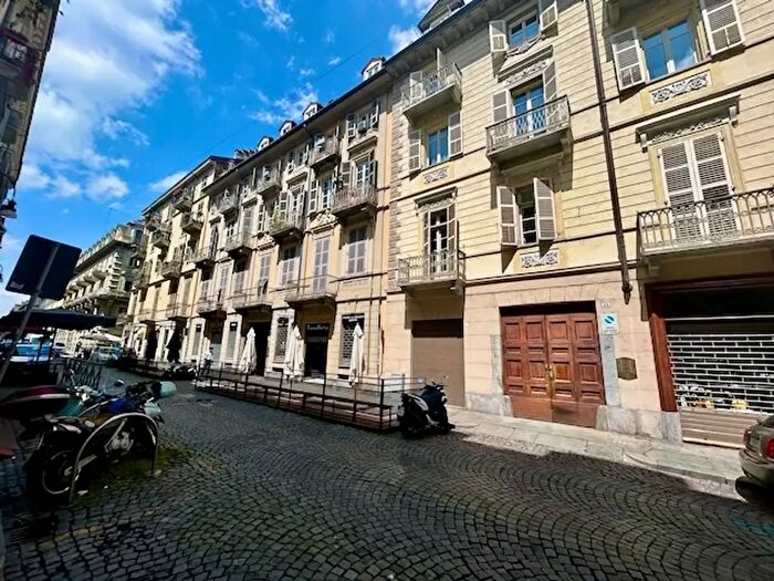 Appartamento trilocale in vendita in Via Mazzini, Torino