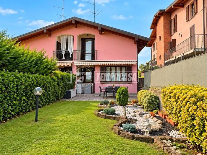 Casa quadrilocale in vendita in Via Privata dell'Olmo, Missaglia