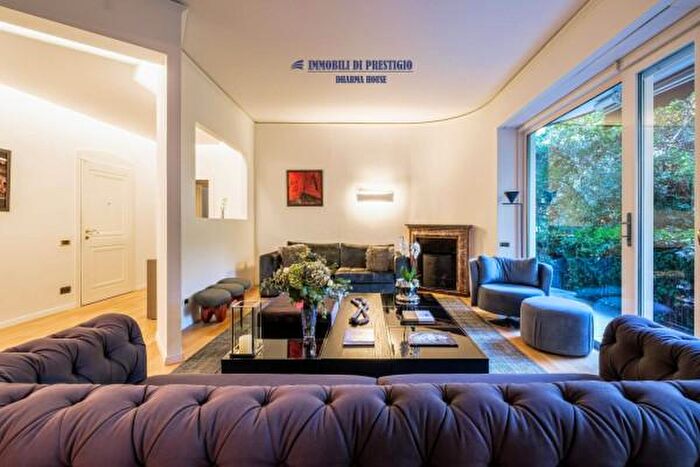 Appartamento con 6 locali in vendita in Via Brisa, Milano