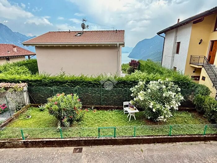 Appartamento trilocale in vendita in Via Monte Adamello, Solto Collina