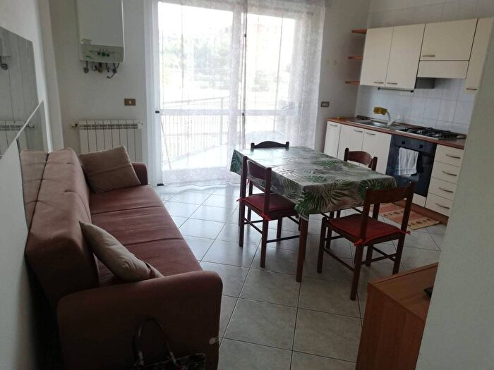 Appartamento bilocale in affitto in Via Gian Antonio Momo, Centro, Chivasso
