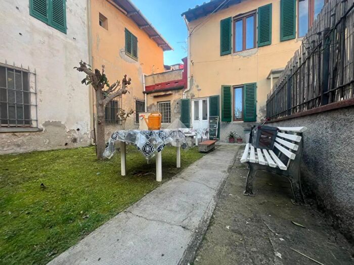 Casa con 5 locali in vendita in Via Pistoiese, Campi Bisenzio